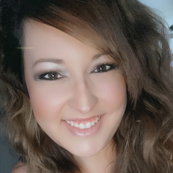 Meet your Posher, Amanda - Picture 1 of 1